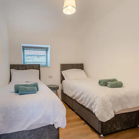 Wheel House - Uk41247 *